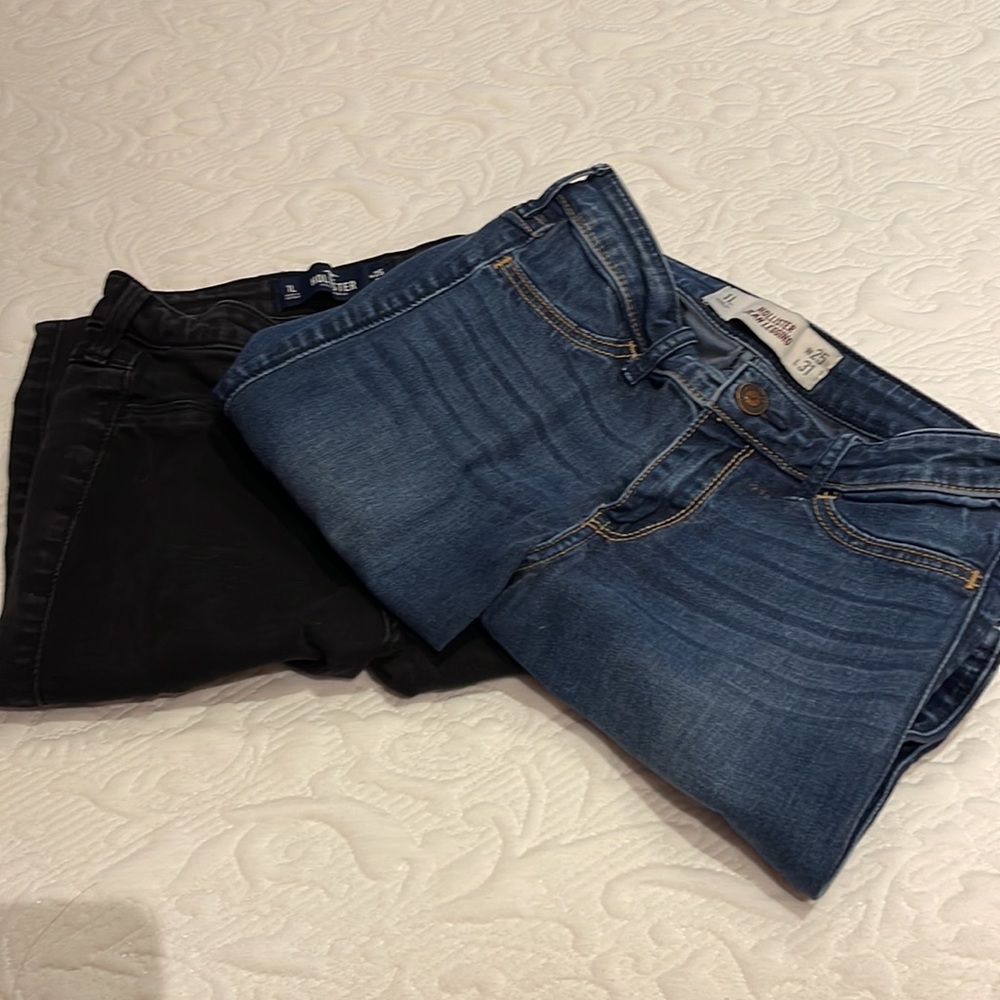 2 pack Womens Hollister skinny jeans